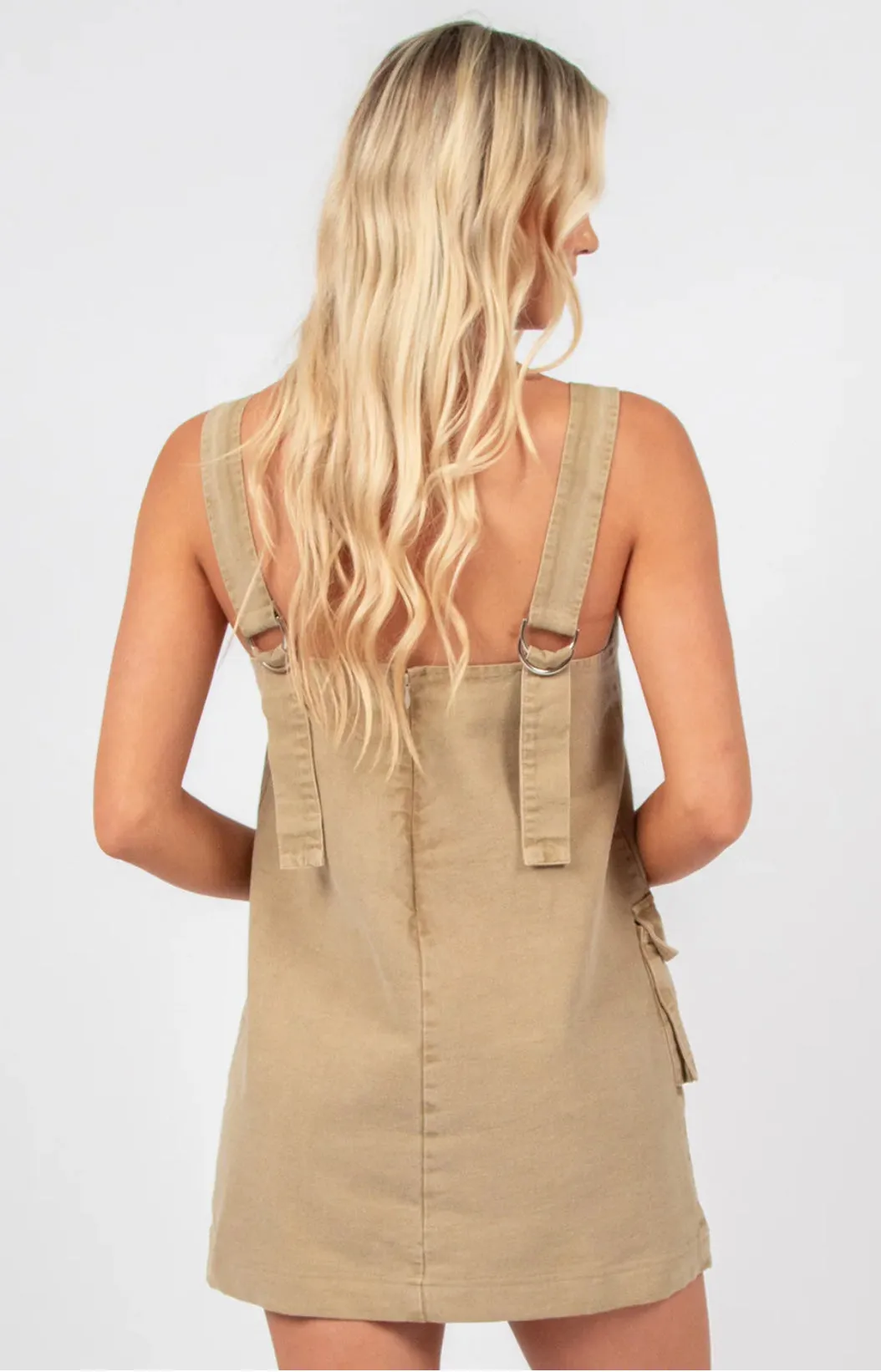 Aura Pinafore