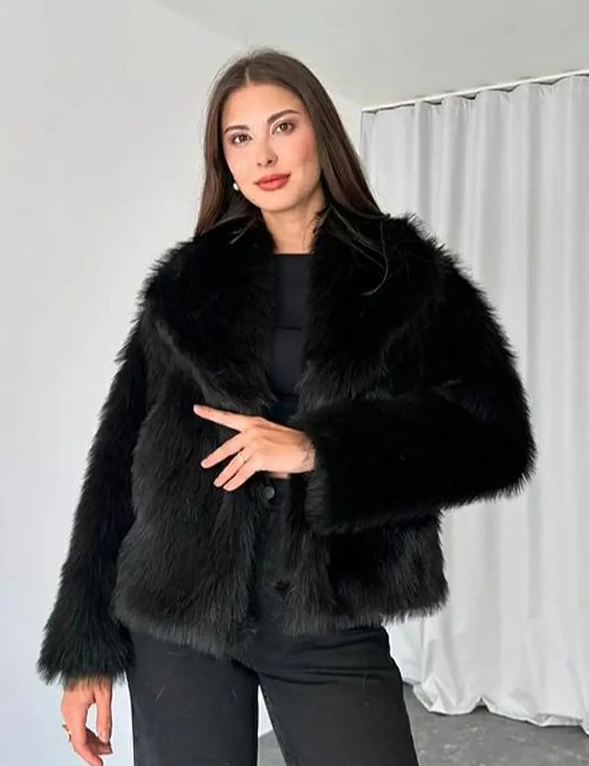 Flygo Women's Faux Fur Coat Fluffy Faux Fur Jacket Long Sleeve Lapel Furry Winter Jackets Shaggy Parka Short Coat