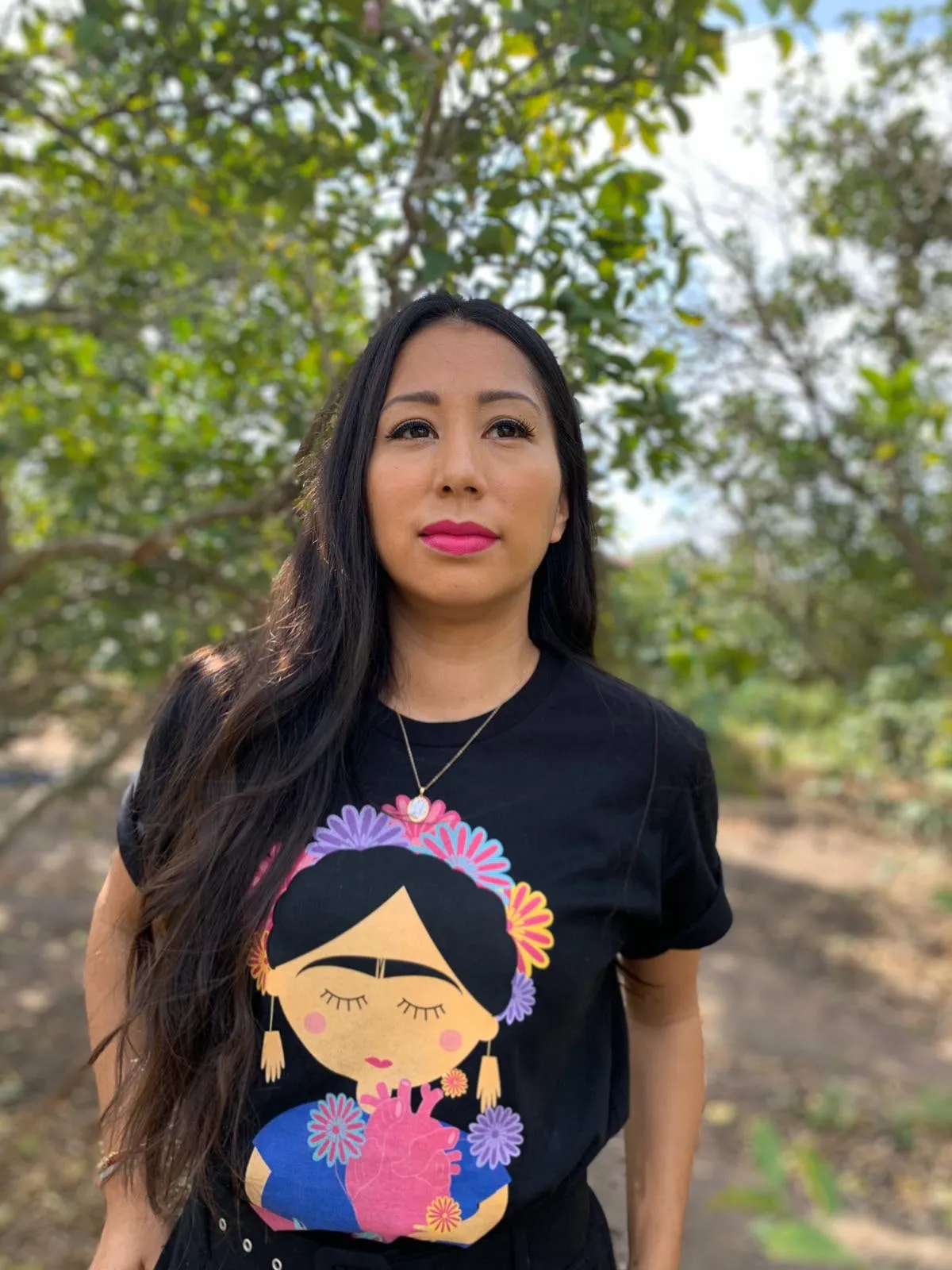 Love Is Tee  (Frida Corazón Rosa)