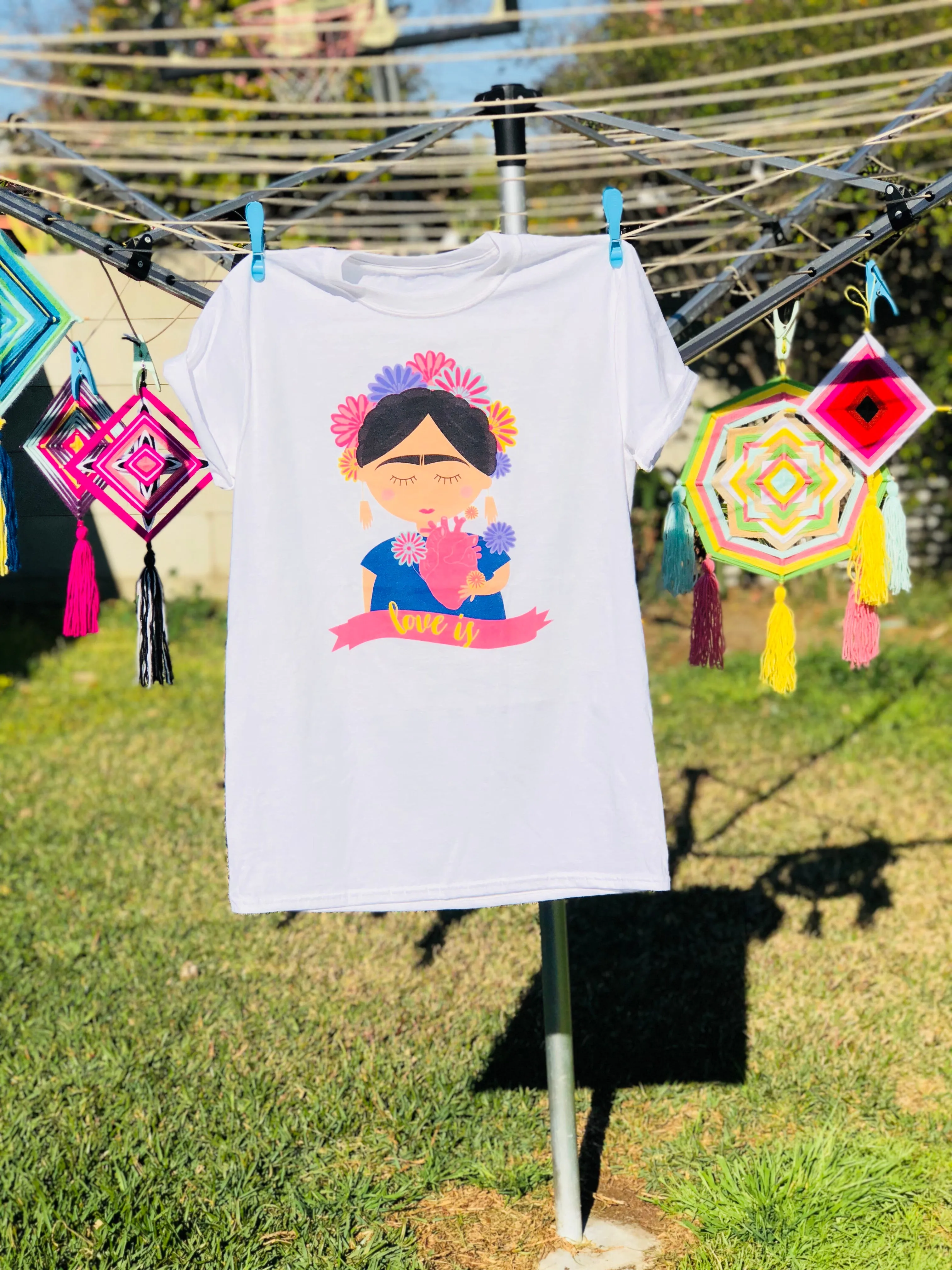 Love Is Tee  (Frida Corazón Rosa)