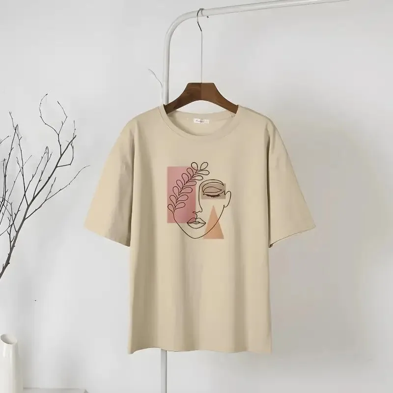 Minimalist Artistic Tee for Chic Y2K Style with Denim