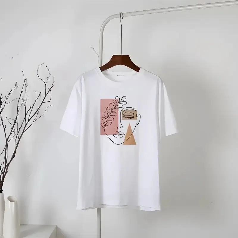 Minimalist Artistic Tee for Chic Y2K Style with Denim