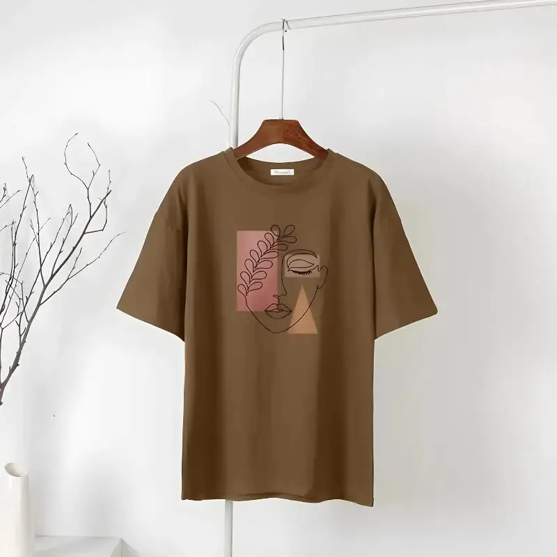 Minimalist Artistic Tee for Chic Y2K Style with Denim