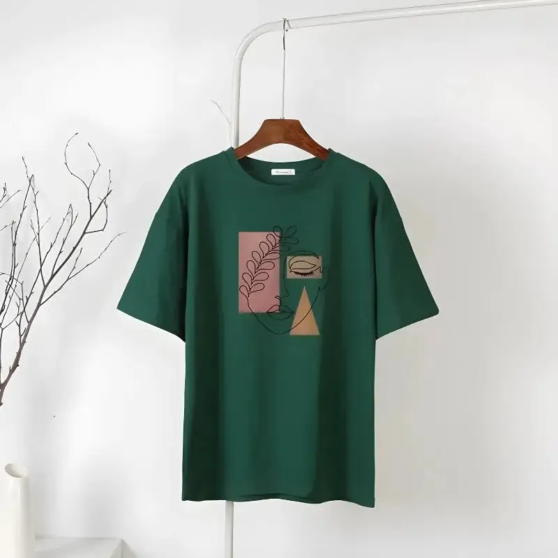 Minimalist Artistic Tee for Chic Y2K Style with Denim