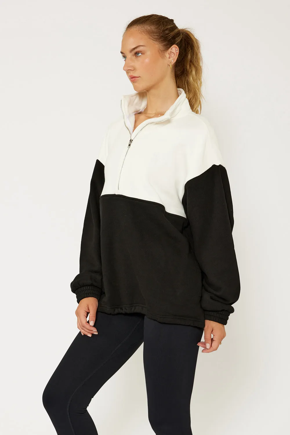 Selena Oversize ½-Zip Pullover: Black N White
