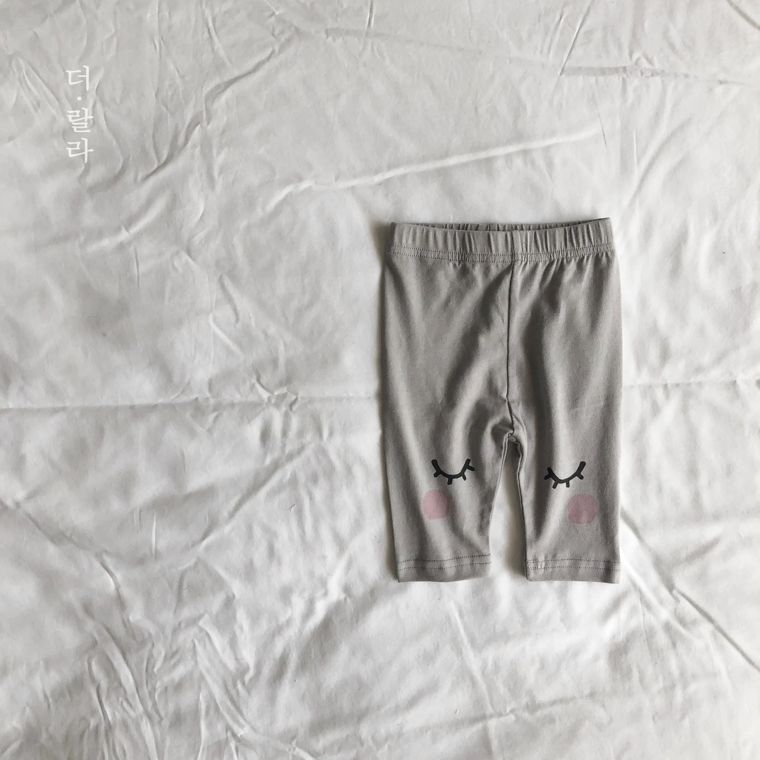 Sleeping Eyes Leggings