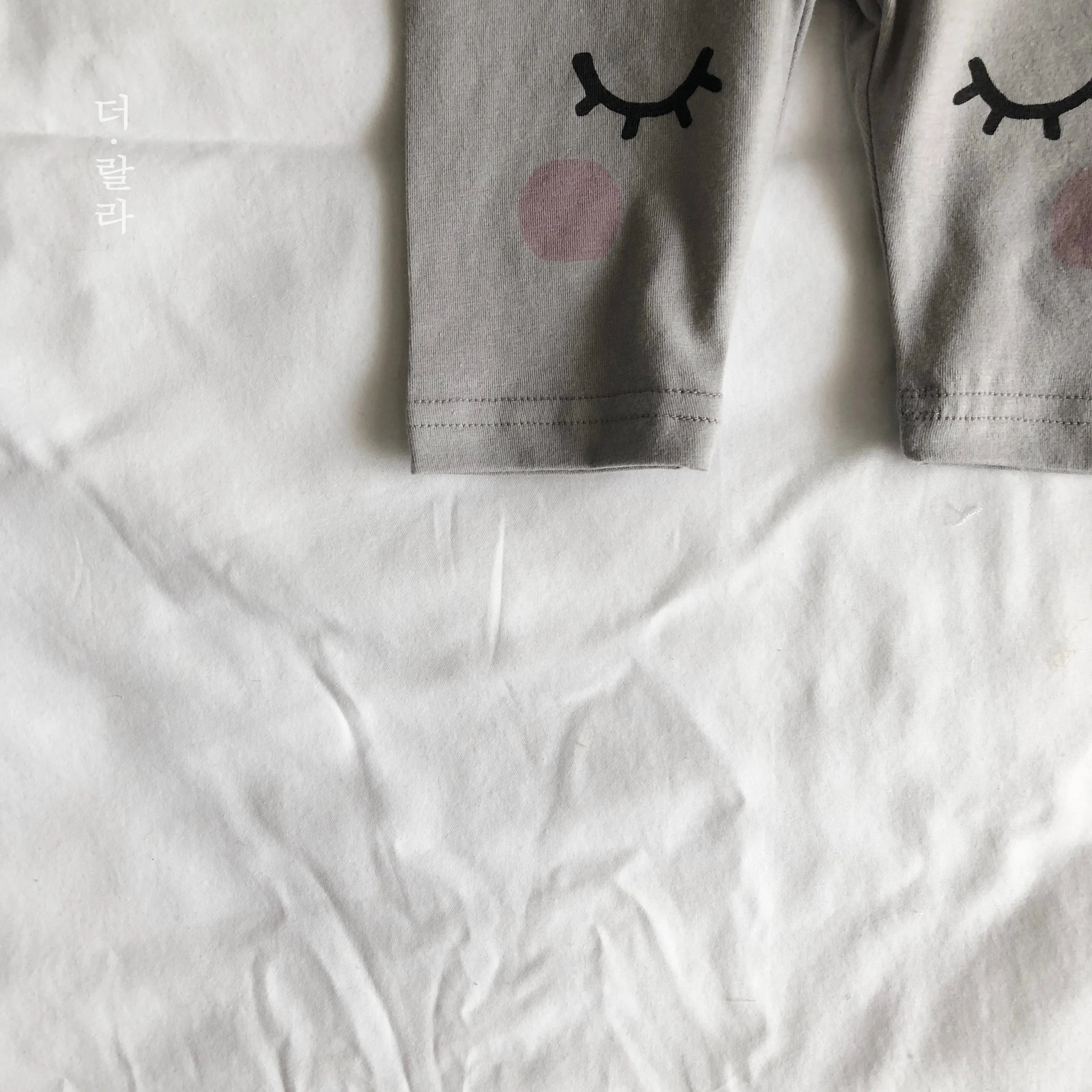 Sleeping Eyes Leggings