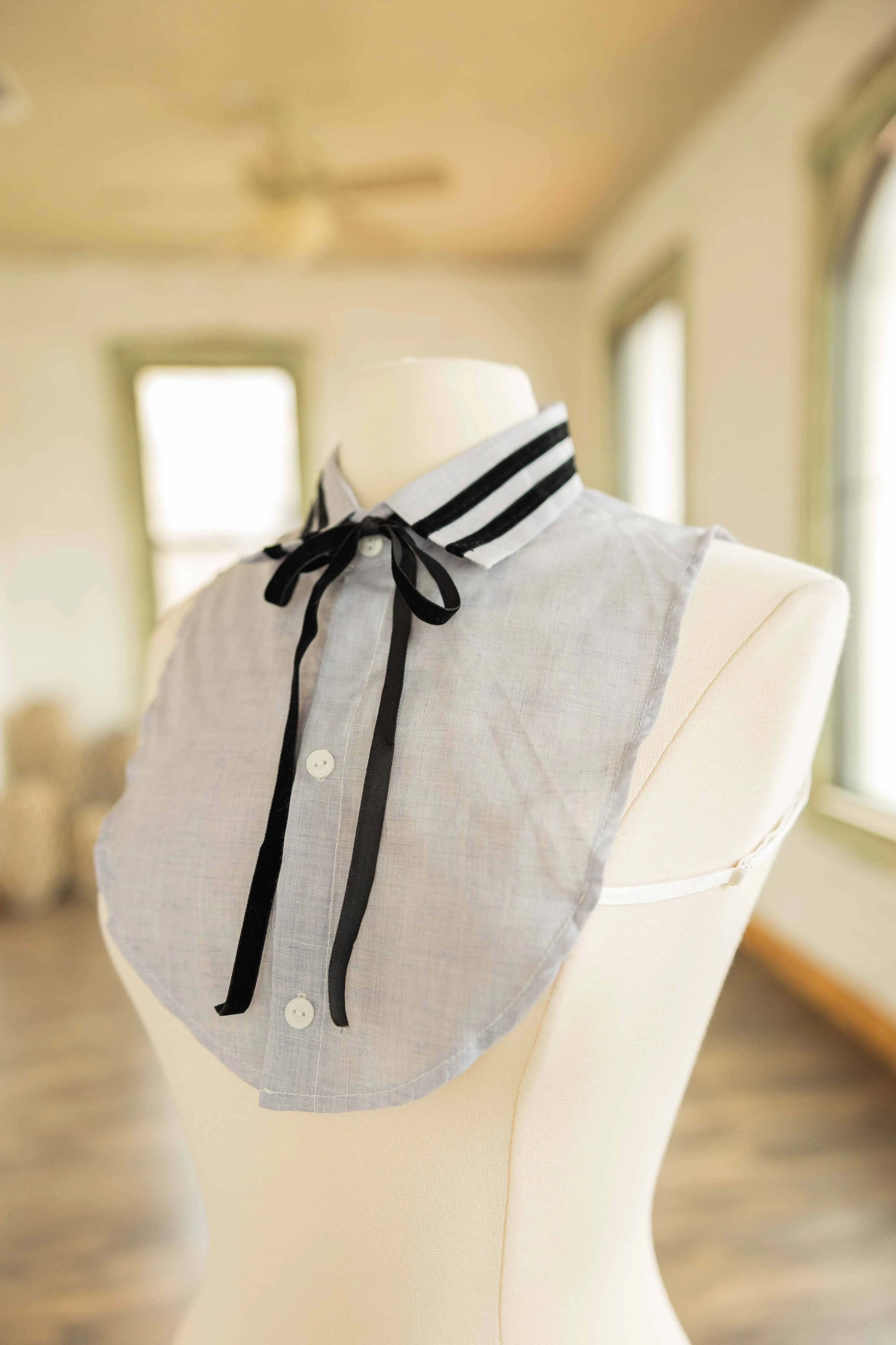VELVET BOW FALSE COLLAR