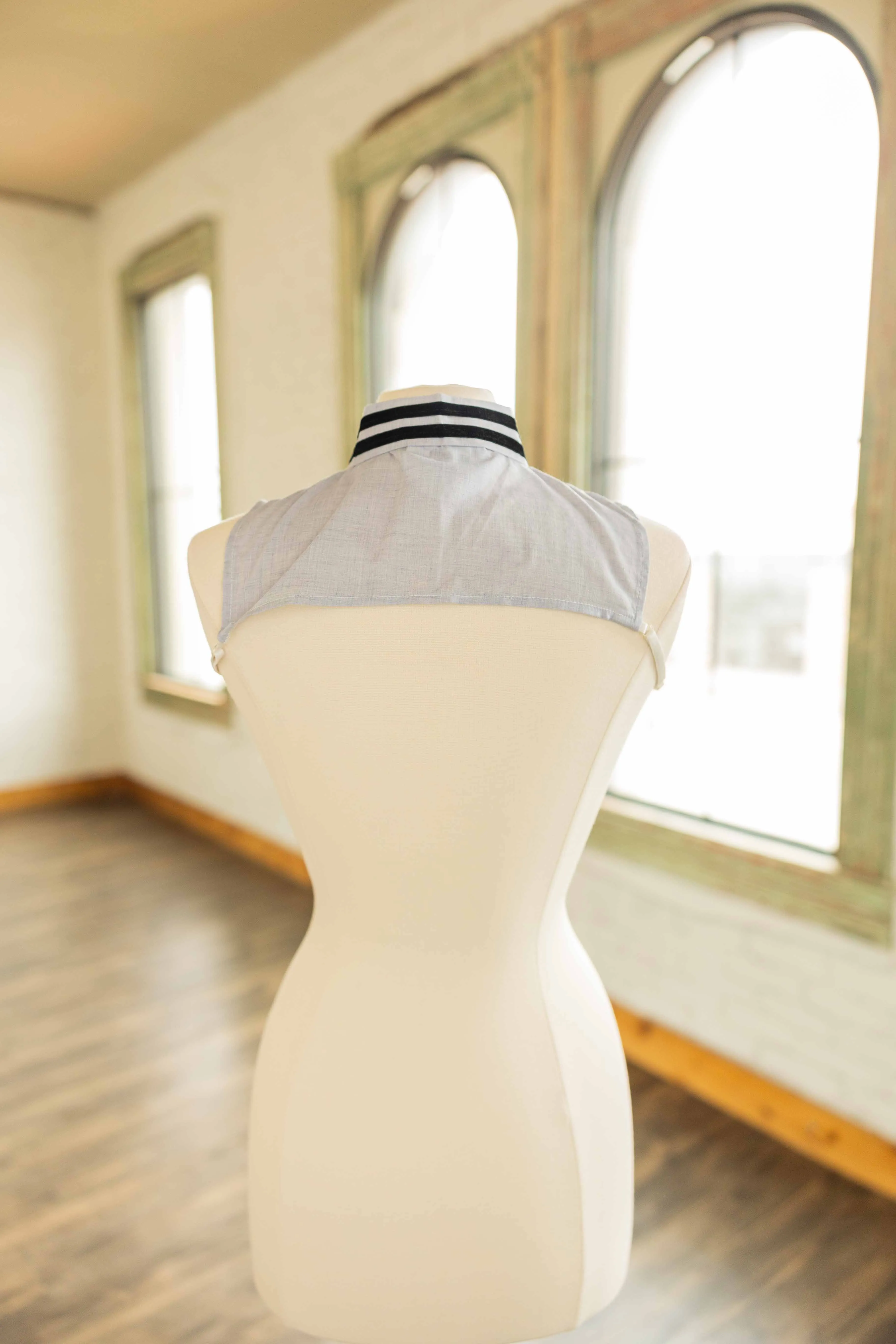 VELVET BOW FALSE COLLAR