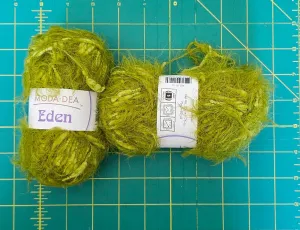 Yarn Novelty Moda Dea Eden Coats Grinchy Green Fuzzy 2 Skeins 50 grams each Nylon